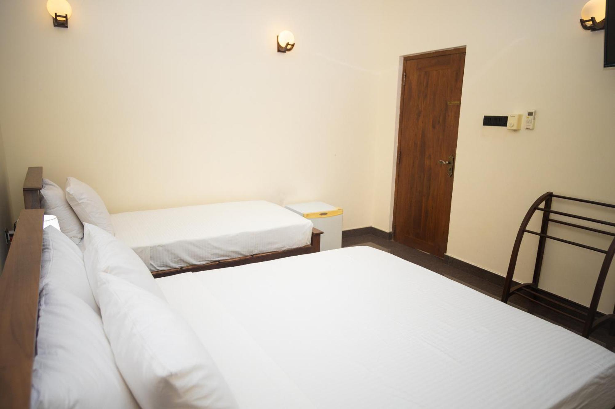 Marathona Tourist Resort - Anuradhapura Esterno foto